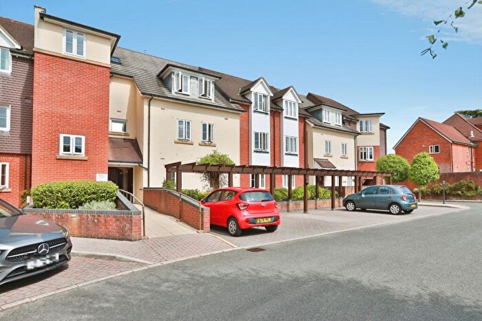 2 Bedroom Flat For Sale In Jenner Close, Verwood, Dorset, BH31