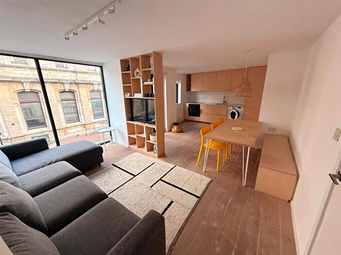 2 Bedroom Flat To Rent In King Street, Margate, Kent, CT9