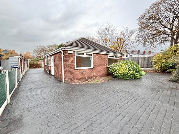 3 Bedroom Detached Bungalow To Rent In Lynmouth Close, Radcliffe, Manchester, M26