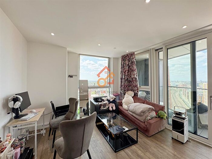 2 Bedroom Flat To Rent In Gladwin Tower, Wandsworth Road, London, SW8