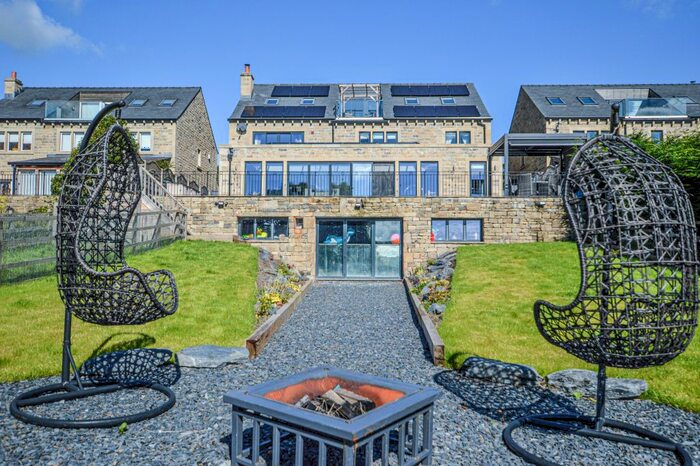6 Bedroom Detached House For Sale In Far Syke, Branch Road, Greetland, HX4