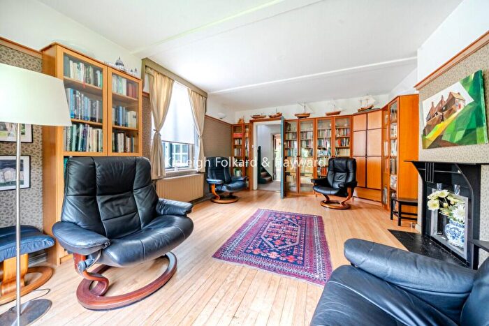 4 Bedroom Semi-Detached House For Sale In Warren Road, Hayes, Kent, BR2