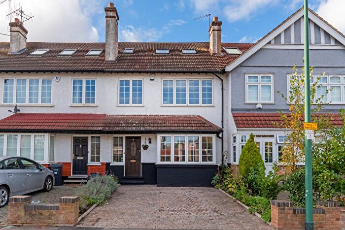 4 Bedroom Property For Sale In Nutter Lane, Wanstead, E11