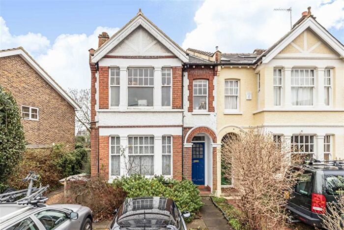 2 Bedroom Flat To Rent In Cedars Road, Hampton Wick, Kingston Upon Thames, KT1