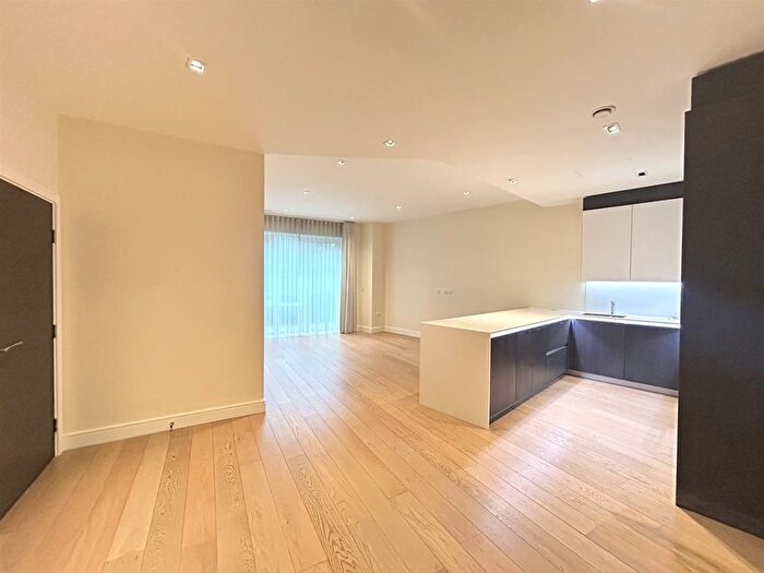 2 Bedroom Flat To Rent In Kew Bridge Road, Brentford, TW8