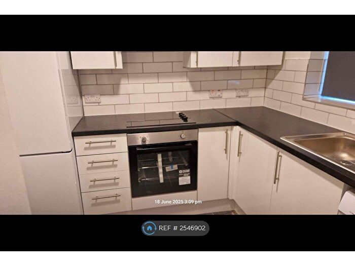 2 Bedroom Flat To Rent In Forest Gate, London, E7