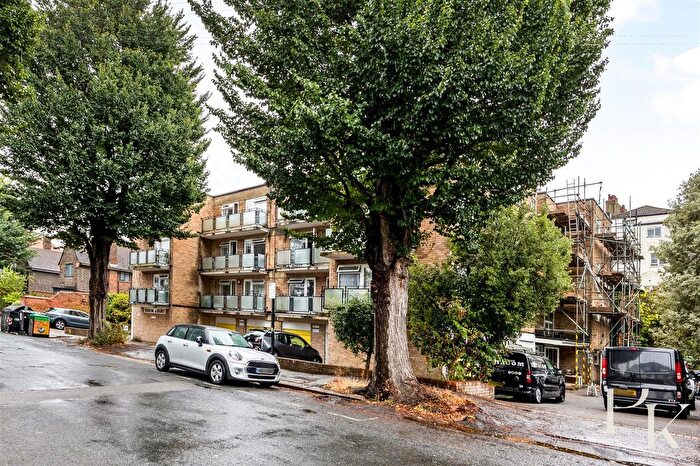 1 Bedroom Flat For Sale In Windlesham Gardens, Brighton, BN1