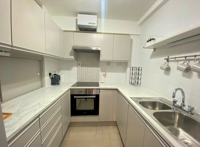 1 Bedroom Flat To Rent In Portsoken Street, London, EC3N