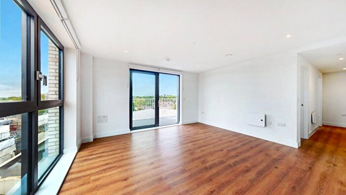 2 Bedroom Apartment To Rent In Lofting House, SL6