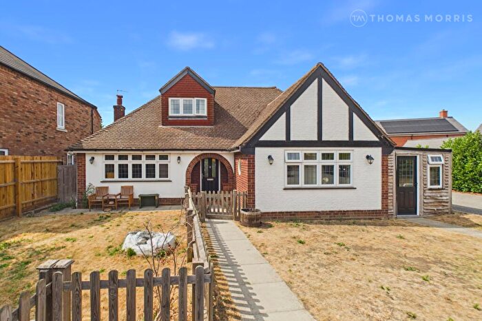 6 Bedroom Detached House For Sale In Potton Road, Biggleswade, Bedfordshire, SG18