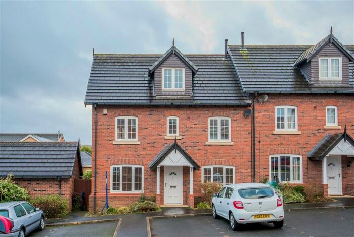 3 Bedroom Town House To Rent In Oliver Fold Close, Worsley, Manchester, M28
