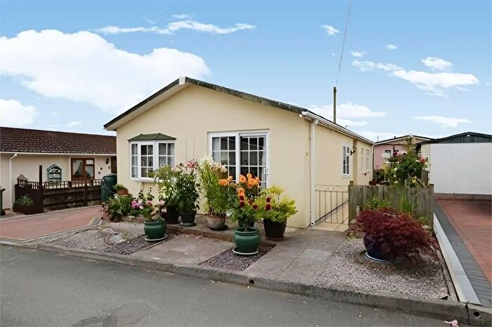 3 Bedroom Mobile/park Home For Sale In The Avenue, Buckingham Orchard, Chudleigh Knighton, Chudleigh, Devon., TQ13