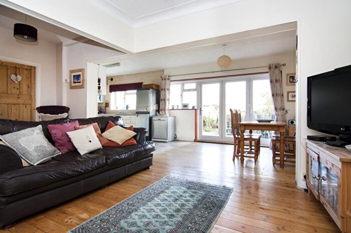 6 Bedroom Property To Rent In Ashbourne Avenue, London, E18