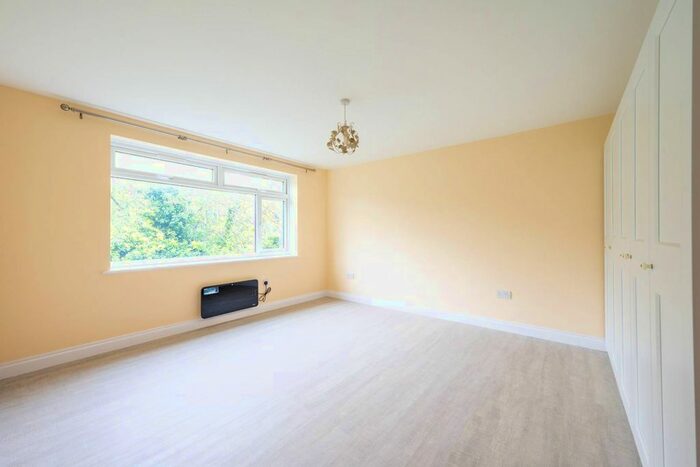 1 Bedroom Flat To Rent In Worple Road, Wimbledon, London, SW20