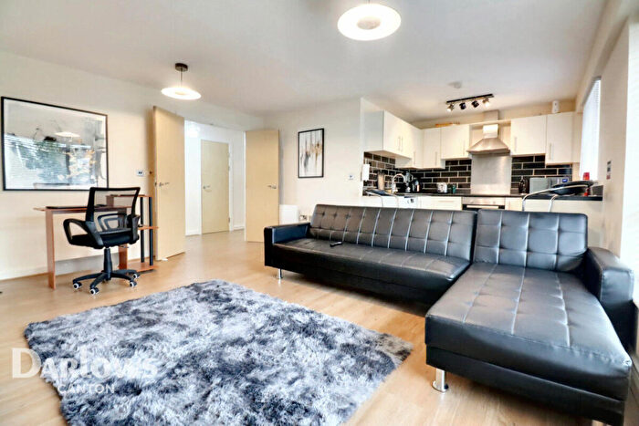 2 Bedroom Apartment For Sale In Overstone Court, Cardiff, CF10