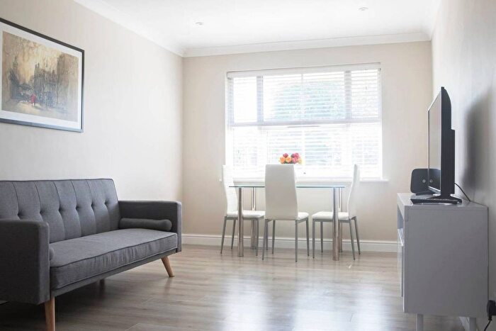 1 Bedroom Flat To Rent In Bessborough Road, Putney Heath, London, SW15