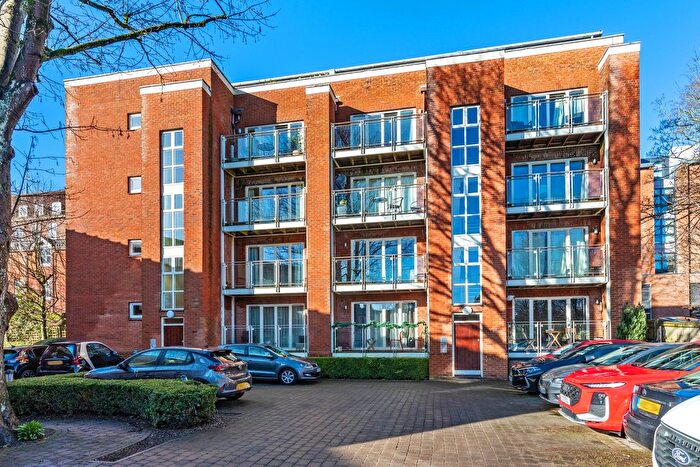 2 Bedroom Flat For Sale In Cross Street, Winchester, SO23