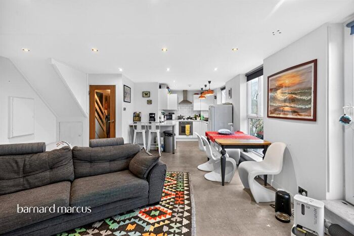 3 Bedroom Flat For Sale In Mansford Street, London, E2