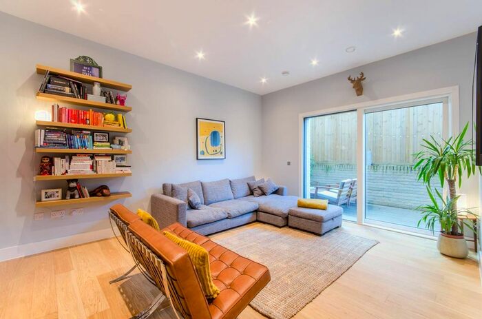 1 Bedroom Flat To Rent In Chiswick High Road, Chiswick, London, W4