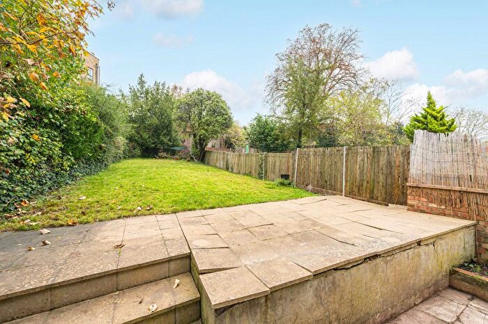 2 Bedroom Flat To Rent In Gleneldon Road, Streatham Hill, London, SW16