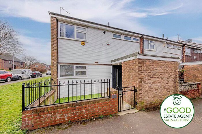 3 Bedroom End Of Terrace House To Rent In Lincoln Place, Macclesfield, Cheshire, SK10