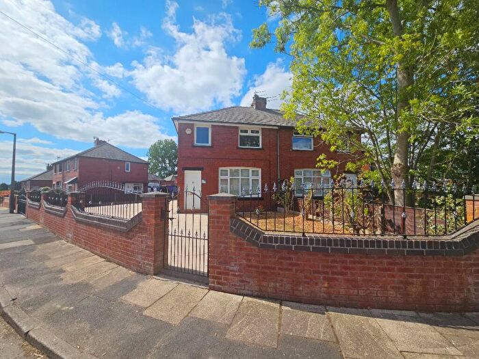3 Bedroom Semi-Detached House To Rent In South Avenue, Kearsley, Bolton, BL4