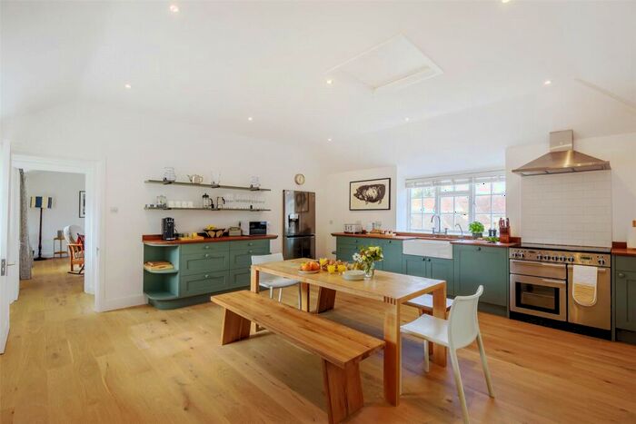 3 Bedroom Detached House To Rent In Clifton Maybank, Yeovil, BA22