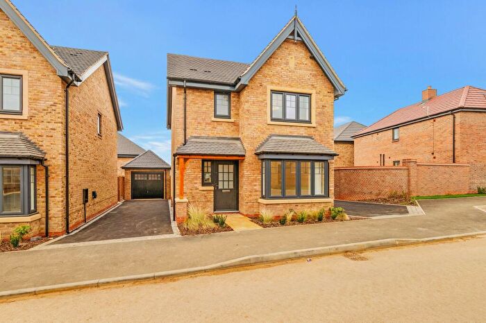 3 Bedroom Detached House For Sale In Russell Road, Toddington, LU5