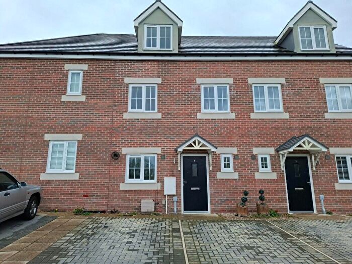 3 Bedroom Semi Detached House To Rent In Dunstan Grove, Darlington, County Durham, DL1