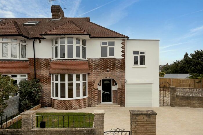 4 Bedroom Semi-Detached House To Rent In Sispara Gardens, West Hill, SW18