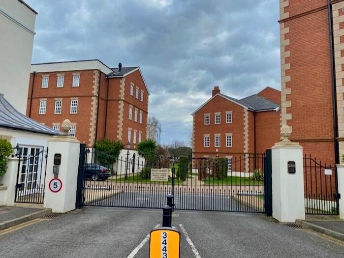 2 Bedroom Flat To Rent In Queens Reach, East Molesey, KT8