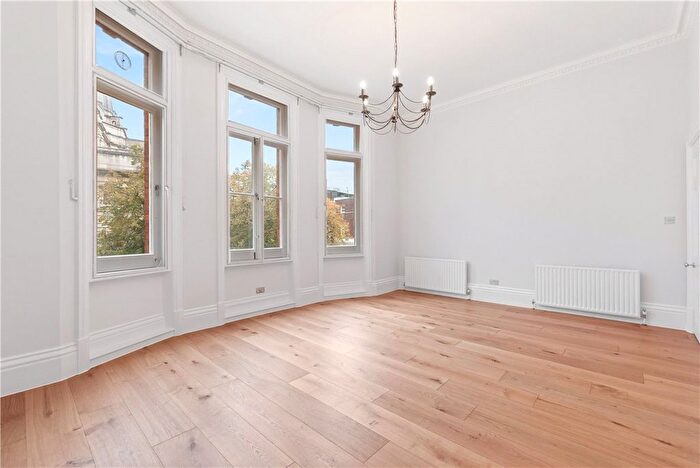 3 Bedroom Maisonette To Rent In Egerton Gardens, Knightsbridge, London, SW3