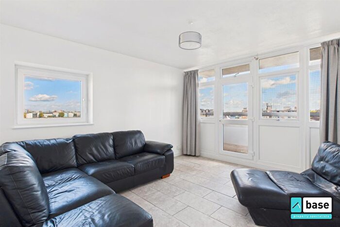 2 Bedroom Flat To Rent In Rymill Street, London, E16