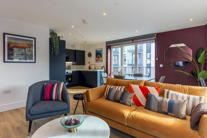 2 Bedroom Flat To Rent In Desborough Road, High Wycombe, HP11