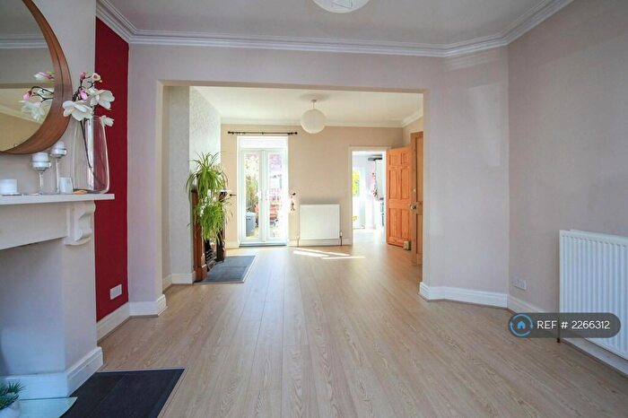 2 Bedroom End Of Terrace House To Rent In Morgan Road, Bromley, BR1