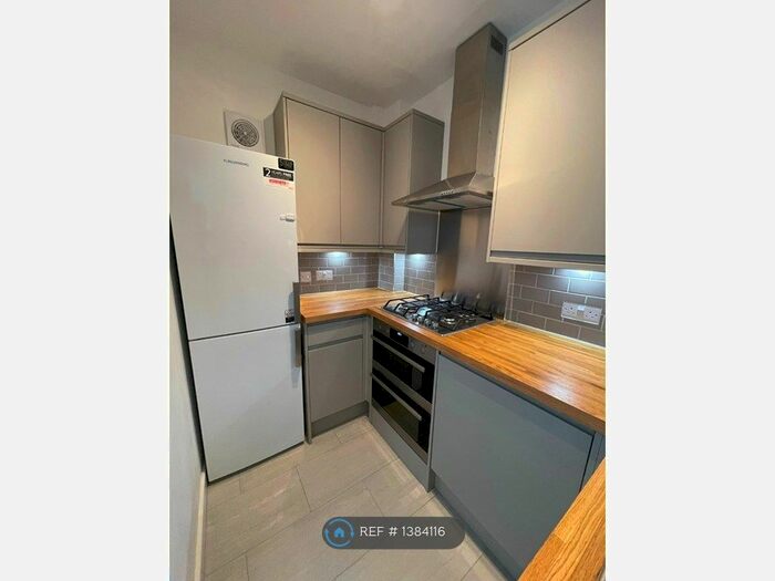 3 Bedroom Flat To Rent In Levita House, London, NW1