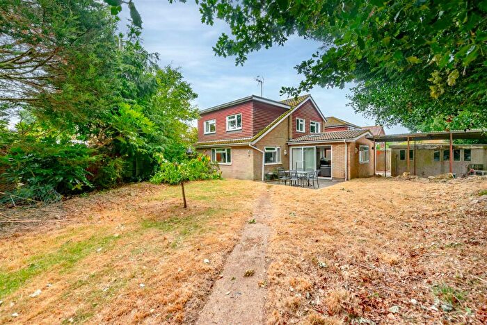 4 Bedroom Detached House For Sale In Beech Road, Horsham * Guide Price £, - £, *, RH12