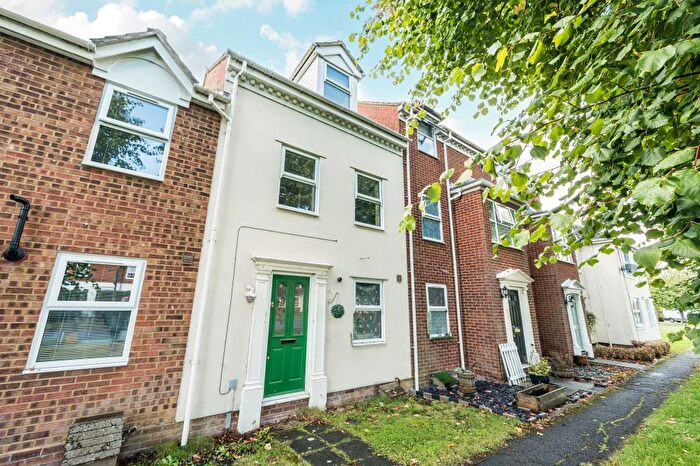 3 Bedroom Terraced House For Sale In Aylesbury, Buckinghamshire, HP19