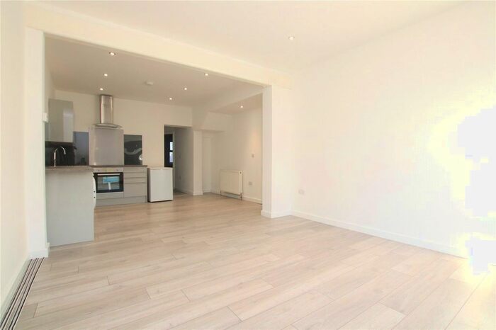 2 Bedroom Flat To Rent In Bridge Street, Caversham, Reading, Berkshire RG4