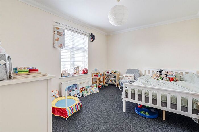2 Bedroom Flat For Sale In Barnard Mews, Broadwater St East, Broadwater, West Sussex, BN14