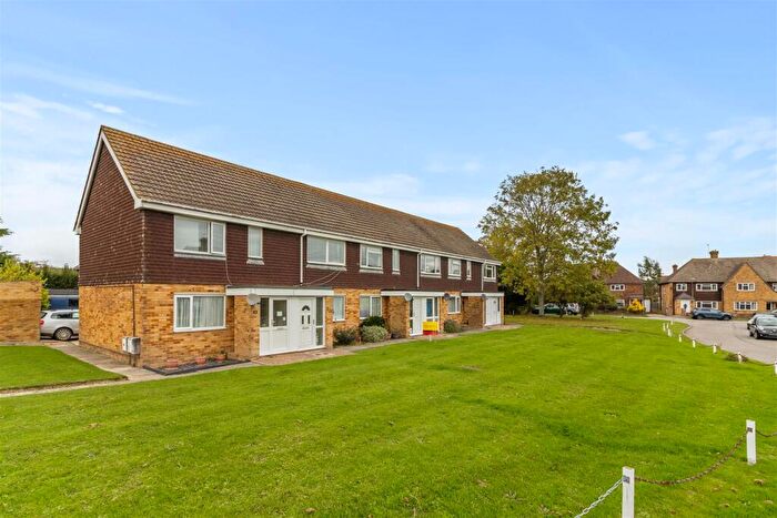2 Bedroom Flat For Sale In Hawks Town Crescent, Hailsham, BN27