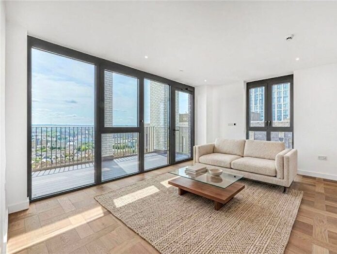 3 Bedroom Flat To Rent In Boxwood Gardens, London, E1W
