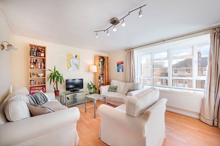 3 Bedroom Flat To Rent In Charlwood Road, West Putney, SW15