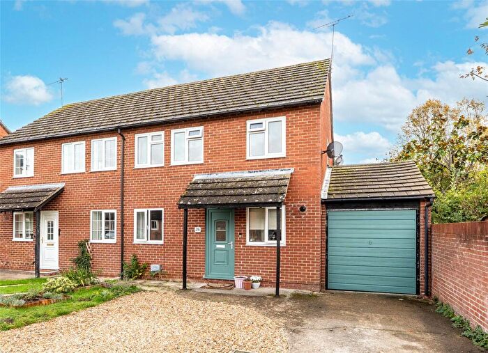 3 Bedroom Semi Detached House For Sale In Balmoral Road, Didcot, Oxfordshire, OX11
