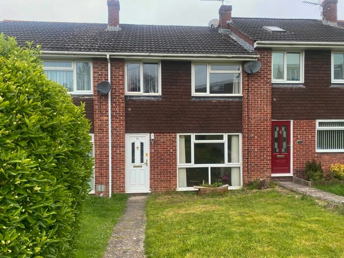 3 Bedroom Semi-Detached House To Rent In Chiltern Close, Warmley, Bristol, BS30