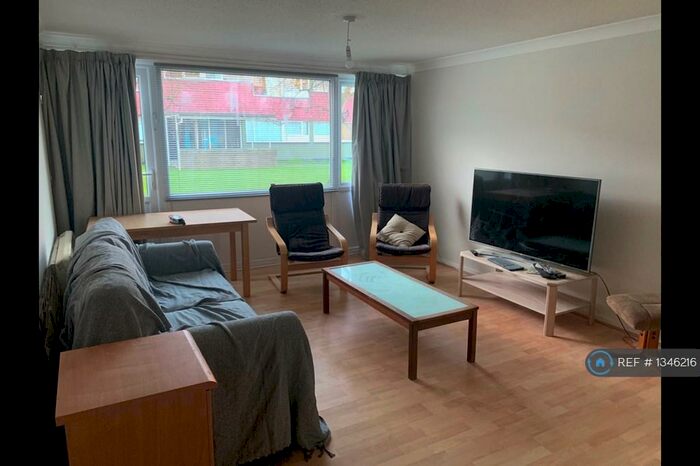 2 Bedroom Flat To Rent In Boxgrove Avenue, Guildford, GU1