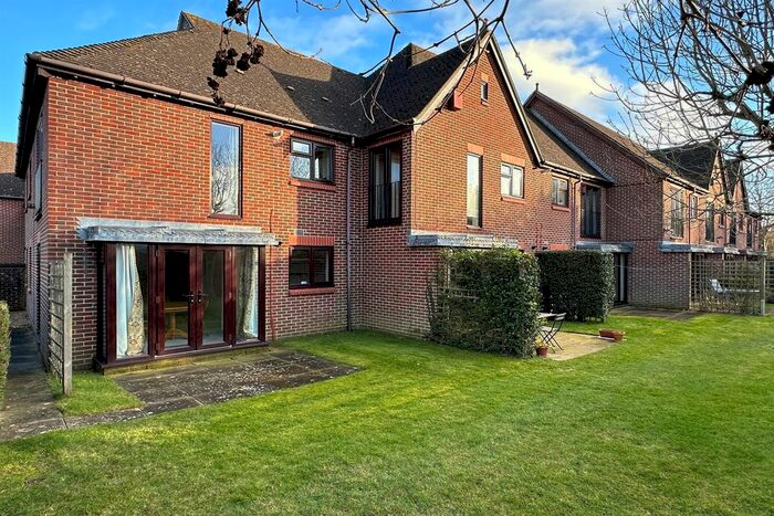 2 Bedroom Flat To Rent In Flat Willow Court, Fishbourne Road East, Chichester, West Sussex, PO19