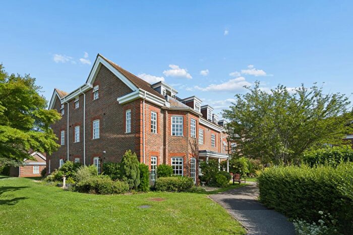 2 Bedroom Retirement Property For Sale In Farmery Court, Castle Village, Berkhamsted, HP4