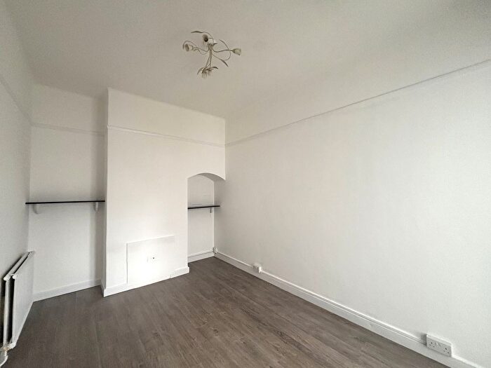 3 Bedroom End Terrace House For Sale In Davidson Road, Croydon, CR0