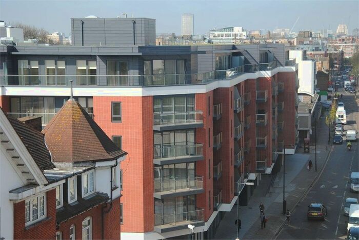 3 Bedroom Flat To Rent In Central Street, St Lukes, London, EC1V
